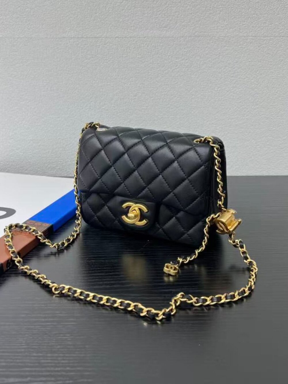 Classic Chanel Bag: A Stylish and Versatile Choice for Elegance - Picture 6 of 6